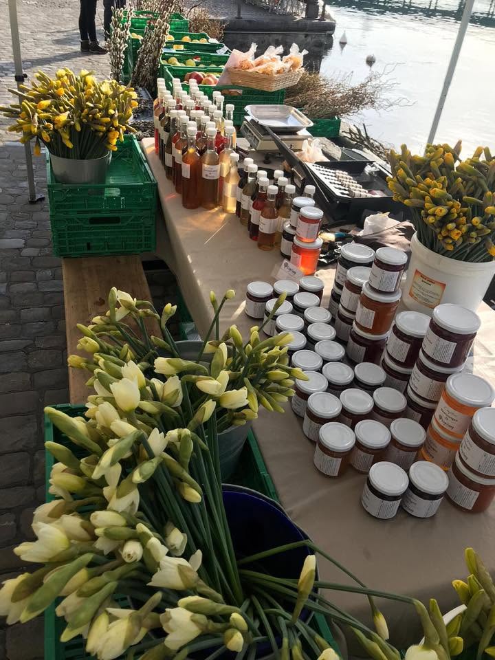 Marktstand mit Konfitüren